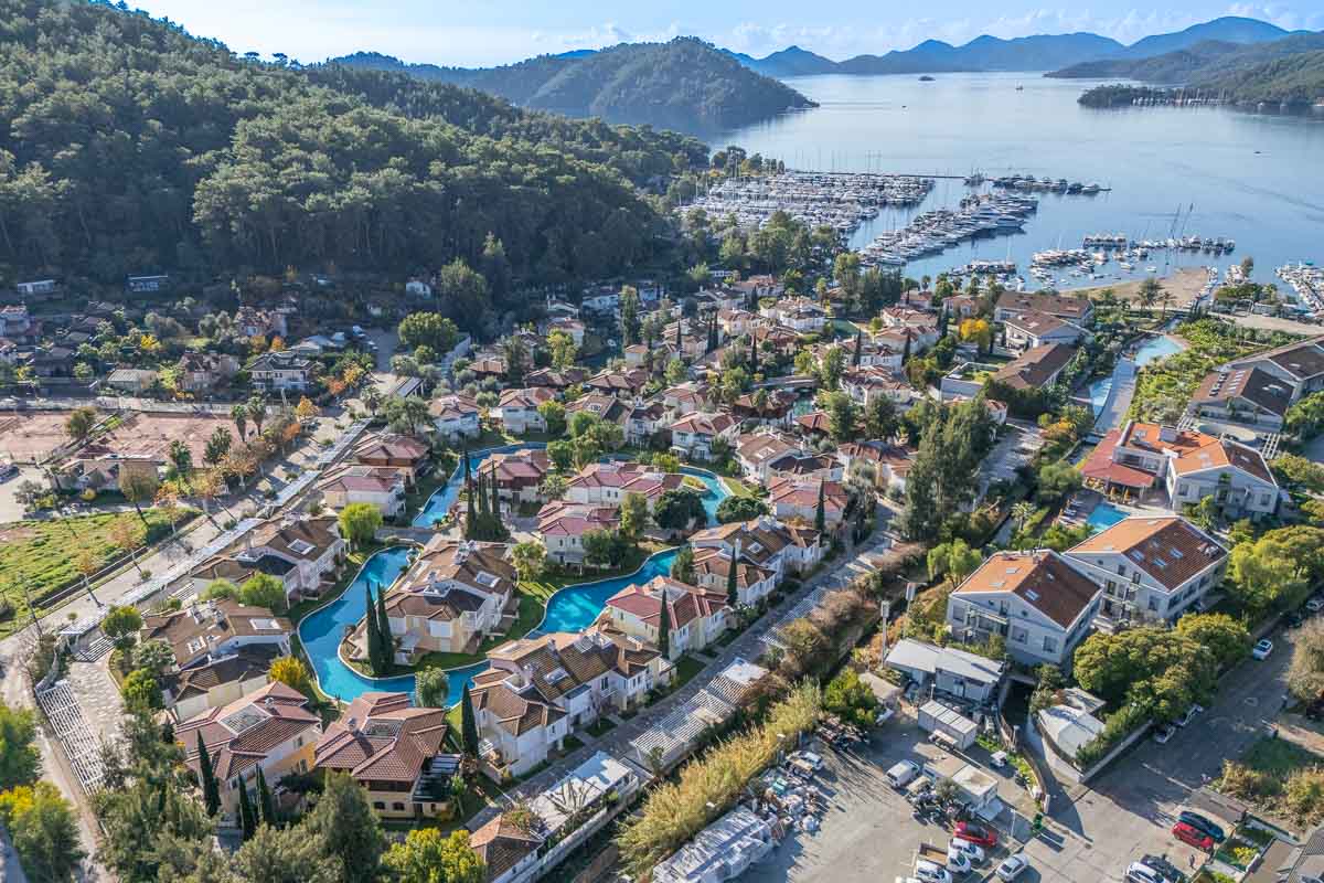 Portville Sitesinde İskeleli Satılık Villa