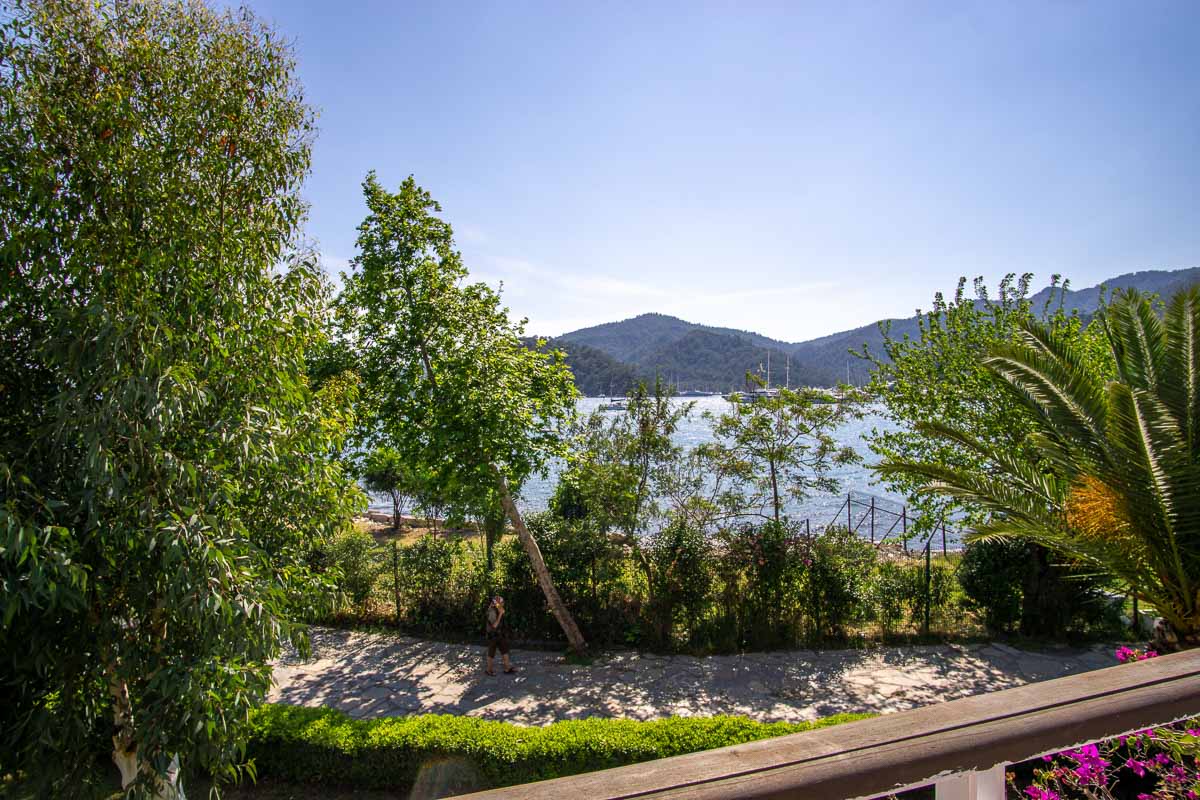 Göcek’te Denize Sıfır Yıllık Kiralık Dubleks Daire