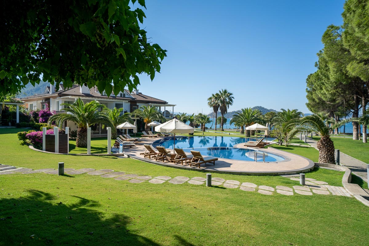 Göcek Topaz’ da Denize Sıfır Kiralık Çatı Dubleksi