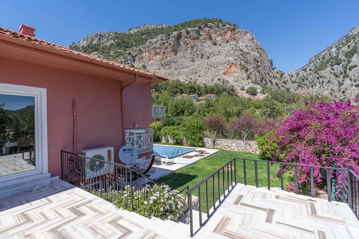 Orman Manzaralı Havuzlu Müstakil Villa