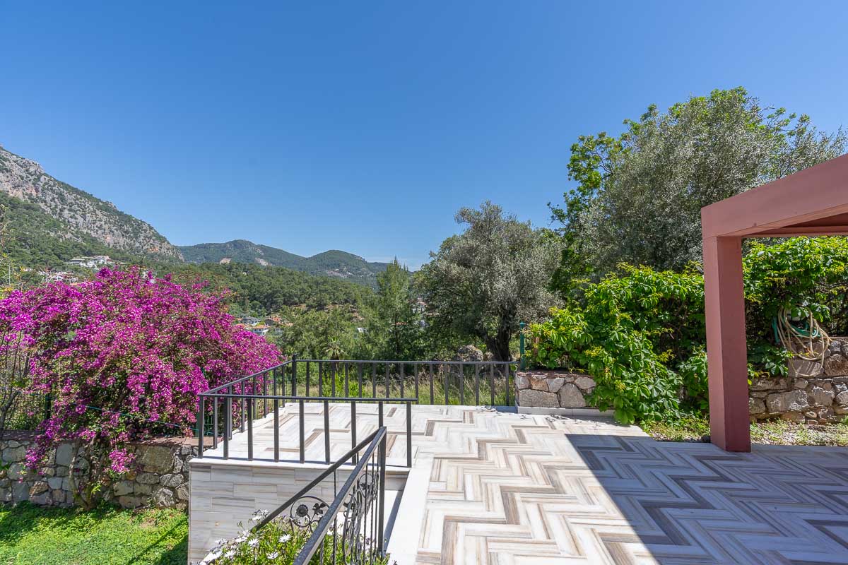 Orman Manzaralı Havuzlu Müstakil Villa