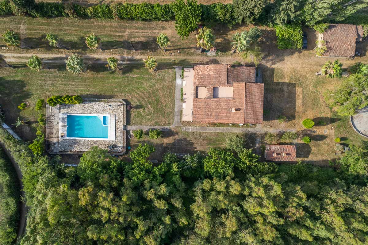 Gökova’da 25600 m2 Arazi içinde Satılık Taş Çiftlik Evi