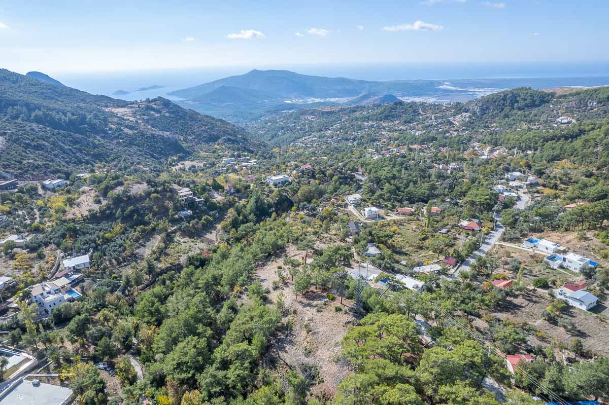 Kalkan İslamlarda Deniz Manzaralı Tarla