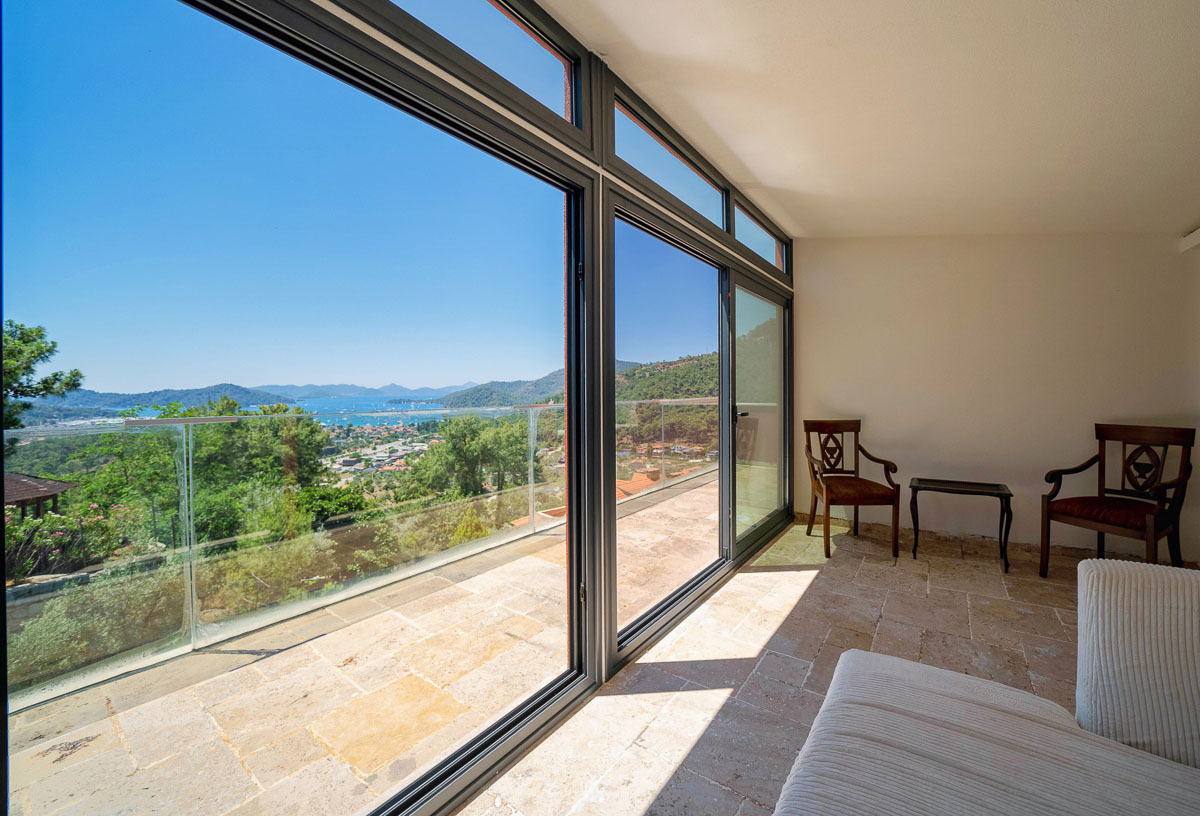 Turmaline Sitesi’nde Deniz Manzaralı Villa