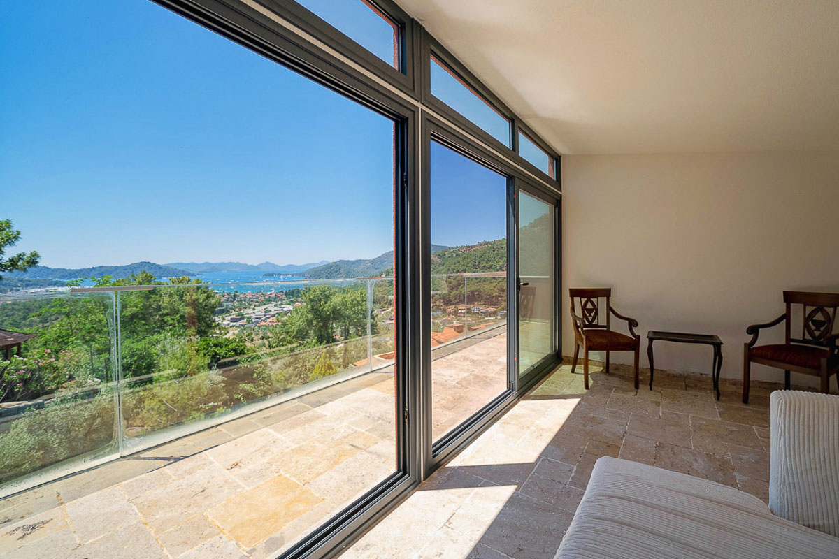 Turmaline Sitesi’nde Deniz Manzaralı Villa