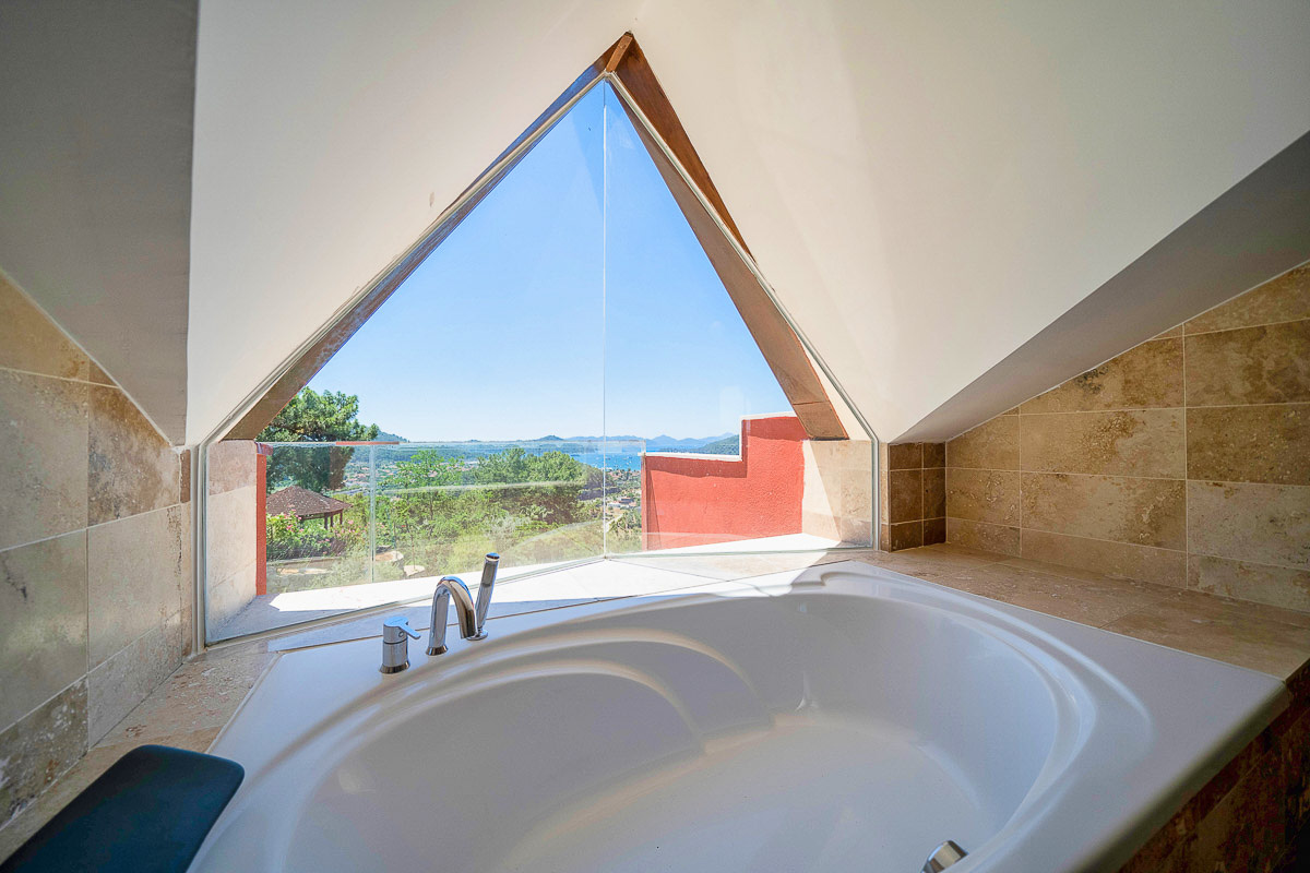 Turmaline Sitesi’nde Deniz Manzaralı Villa