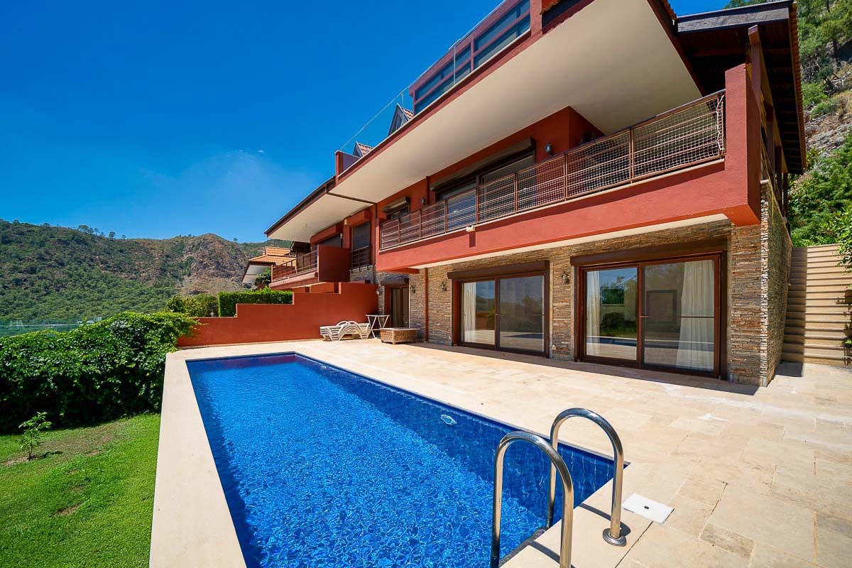 Turmaline Sitesi’nde Deniz Manzaralı Villa