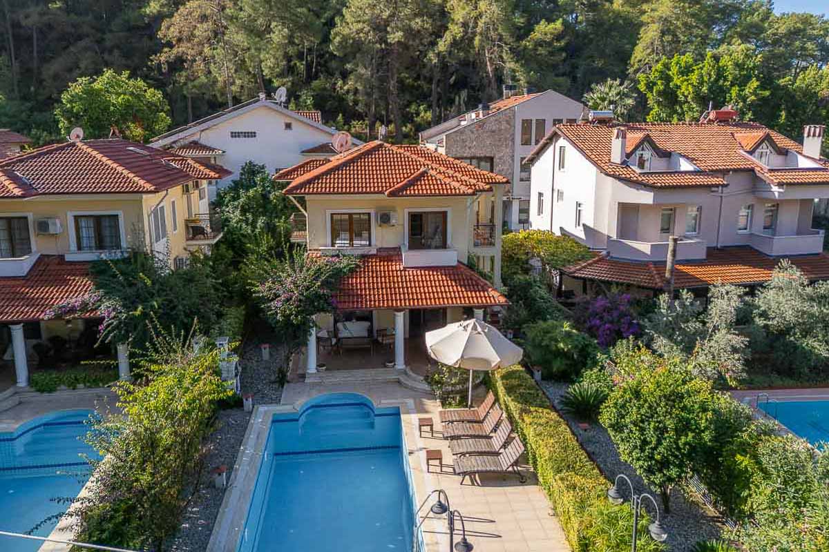 Çam Ormanları İçinde Satılık Villa