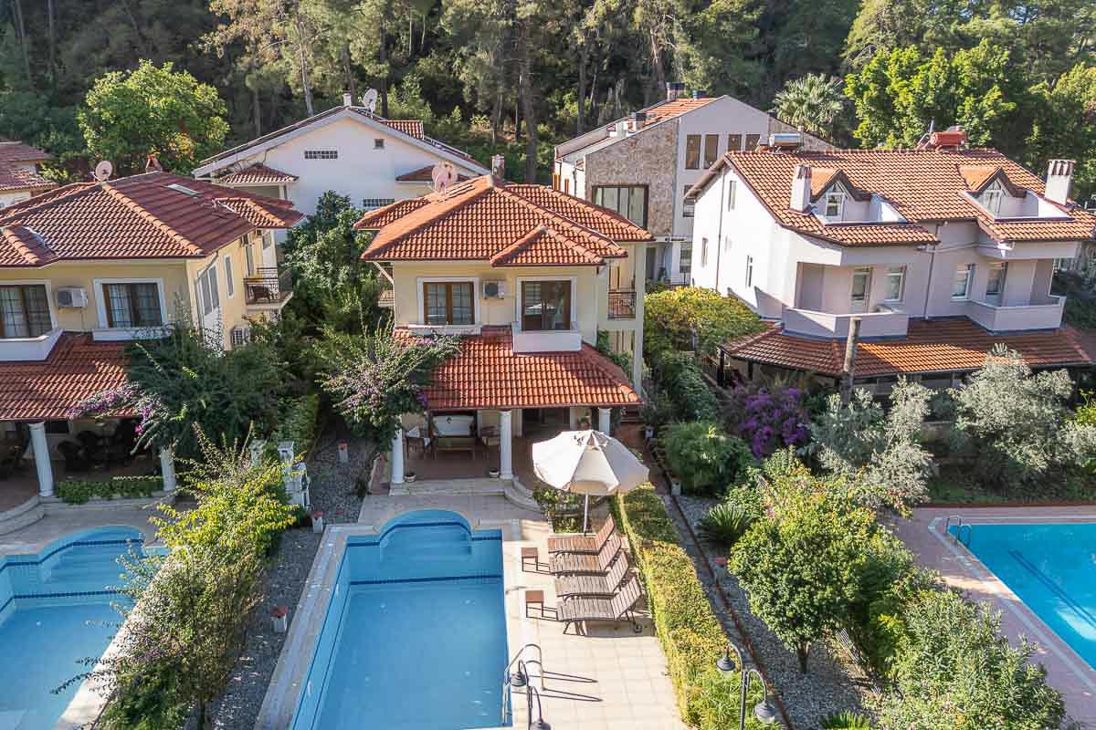 Çam Ormanları İçinde Satılık Villa