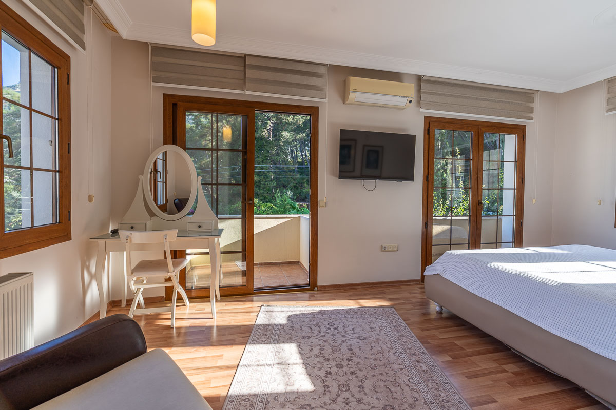 Çam Ormanları İçinde Satılık Villa