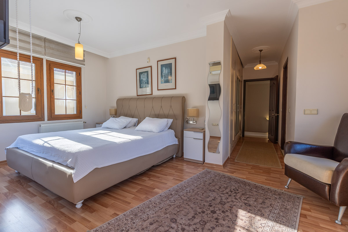 Çam Ormanları İçinde Satılık Villa