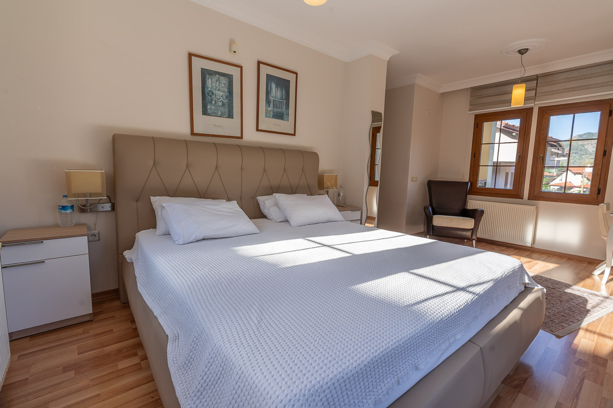 Çam Ormanları İçinde Satılık Villa