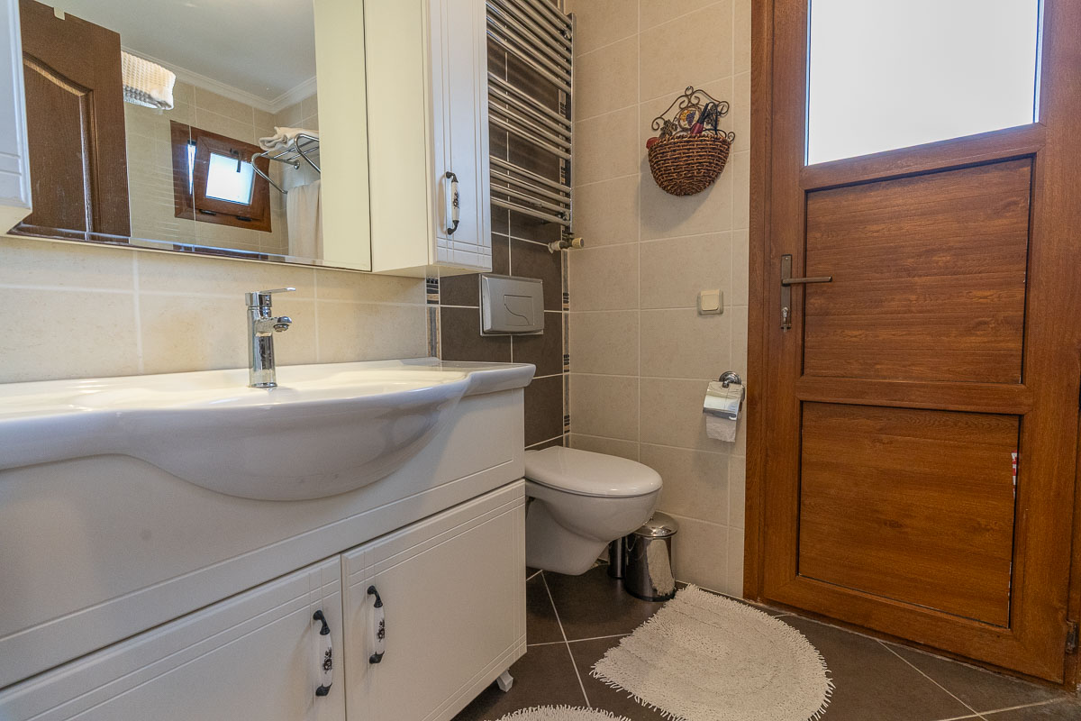 Çam Ormanları İçinde Satılık Villa
