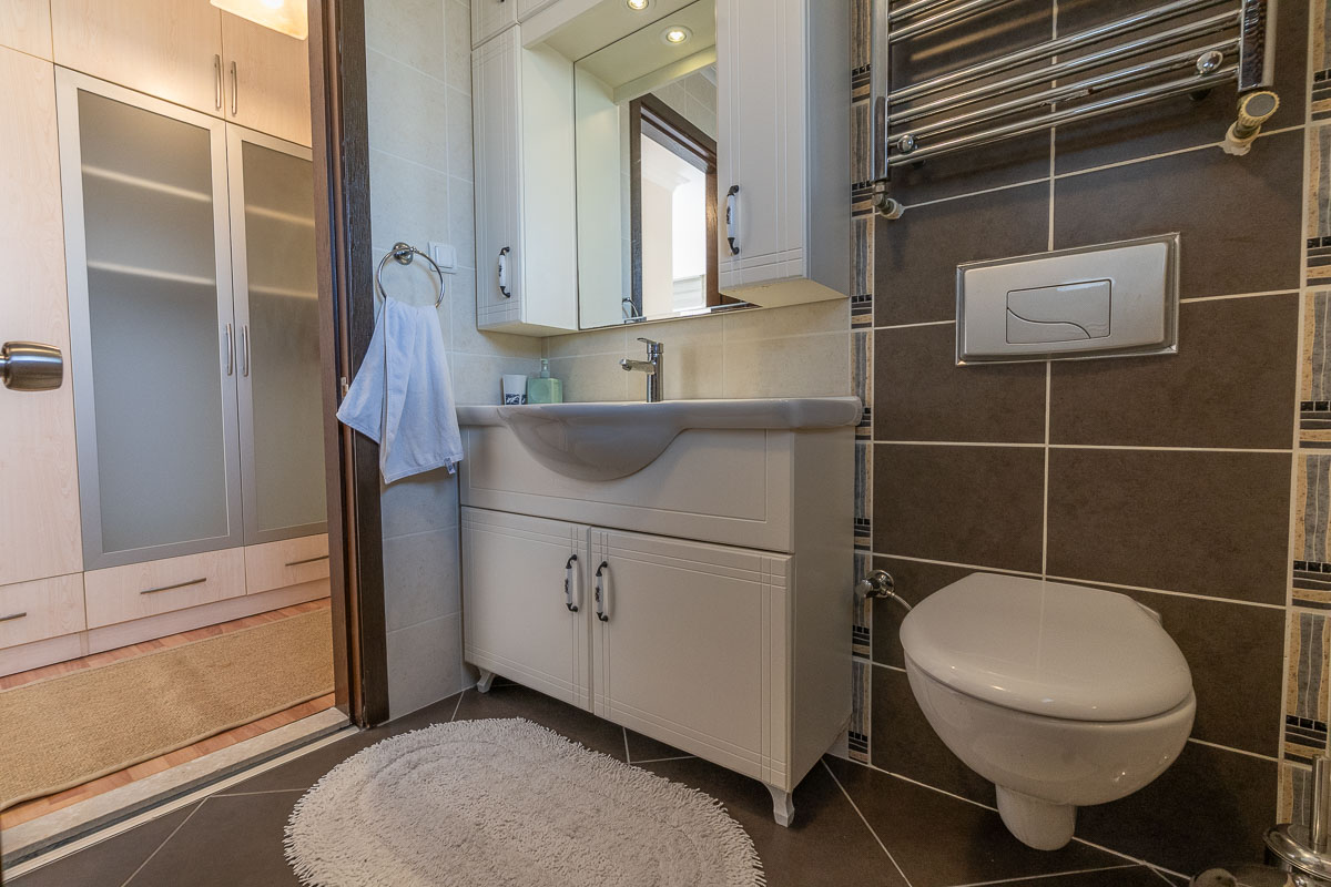 Çam Ormanları İçinde Satılık Villa