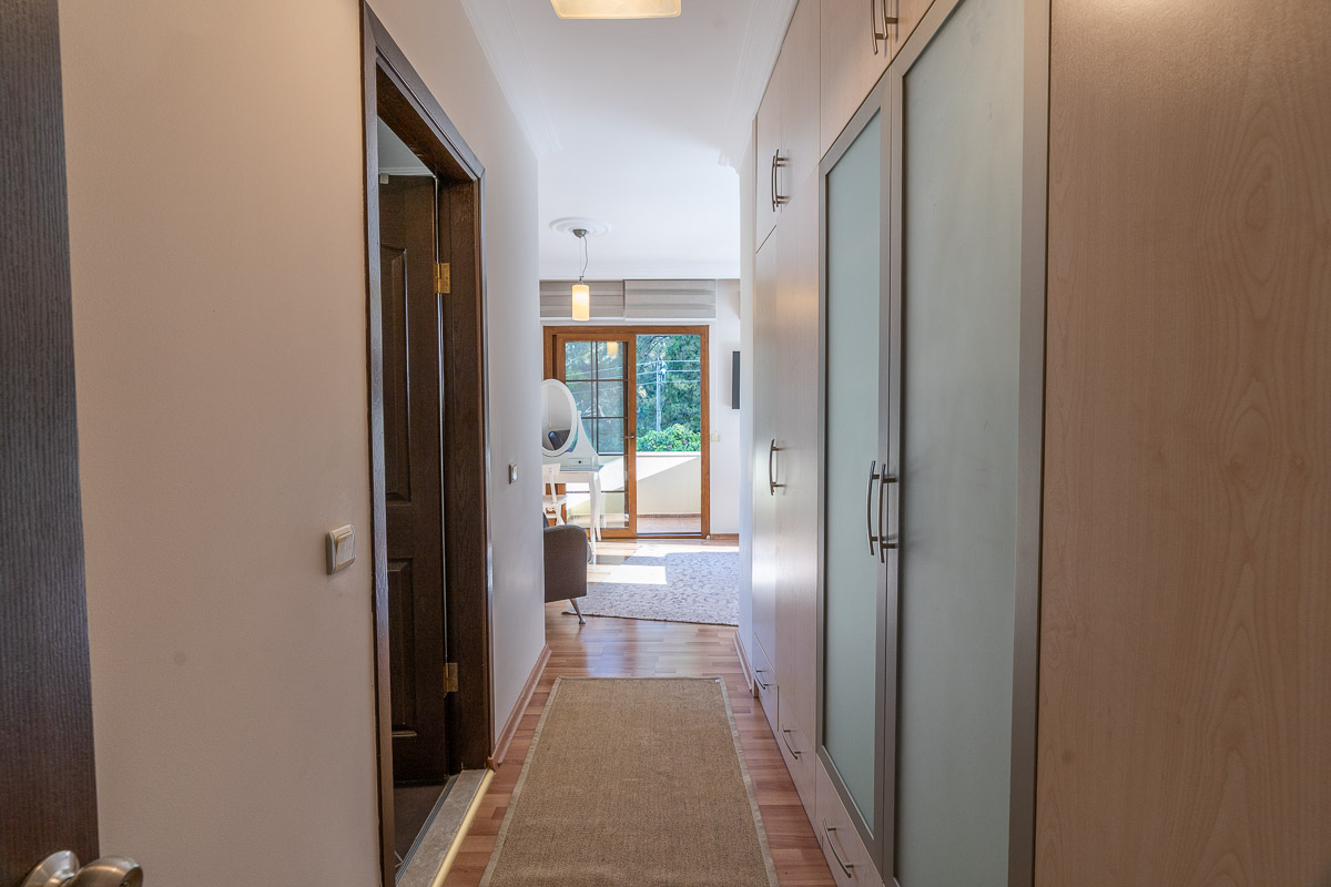 Çam Ormanları İçinde Satılık Villa