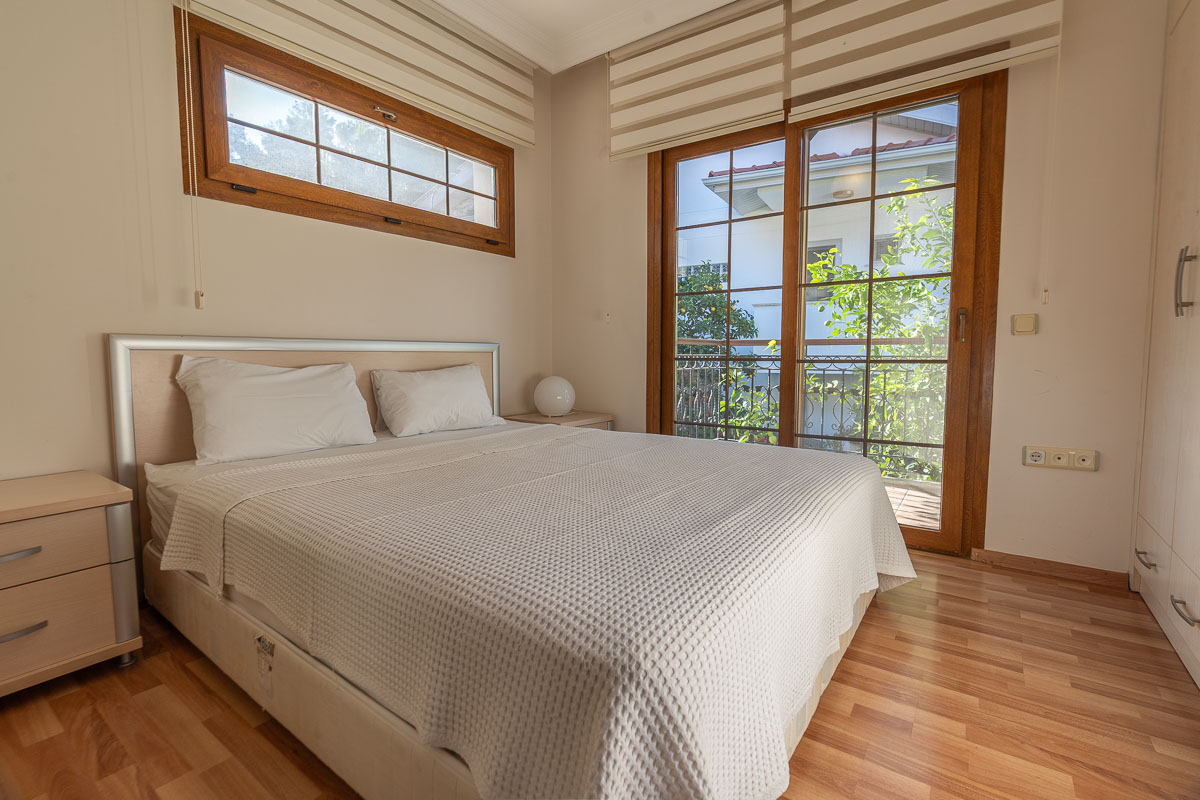 Çam Ormanları İçinde Satılık Villa