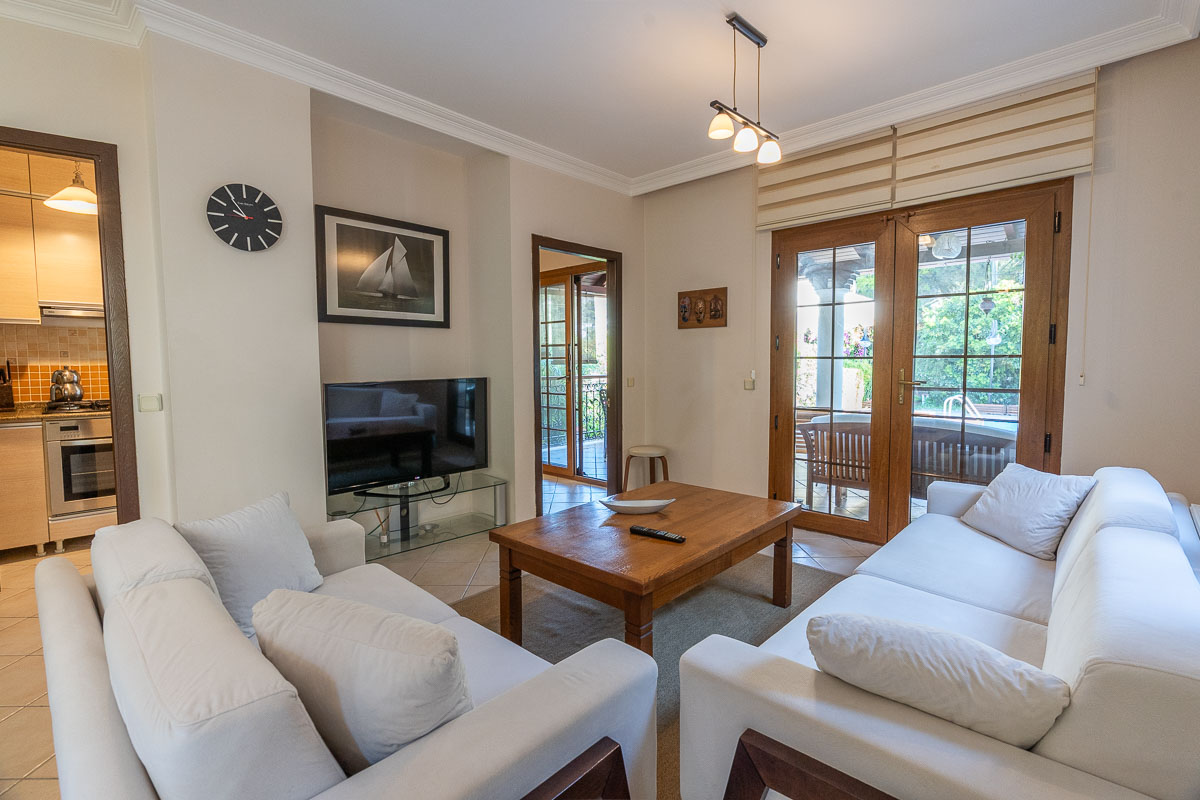 Çam Ormanları İçinde Satılık Villa