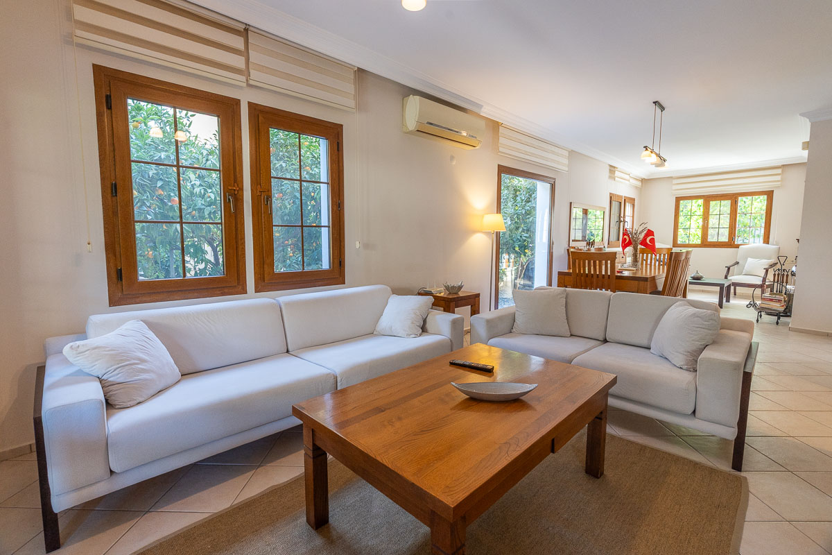 Çam Ormanları İçinde Satılık Villa