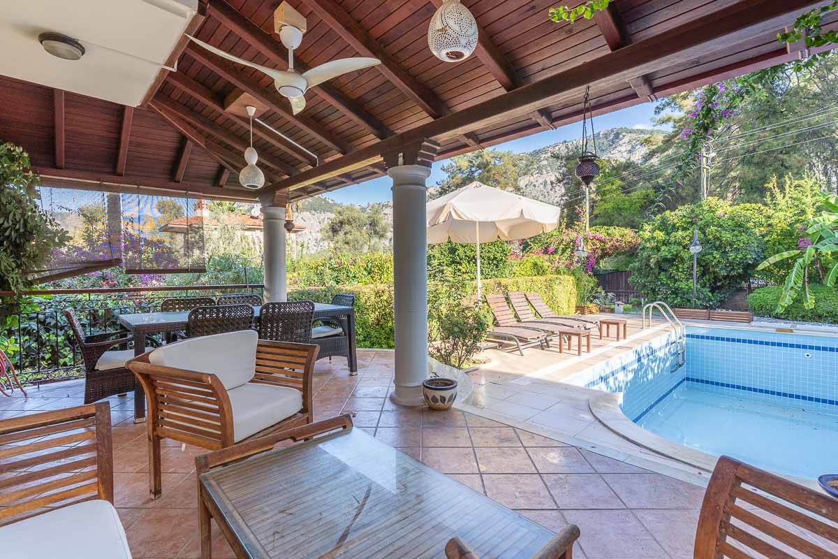 Çam Ormanları İçinde Satılık Villa