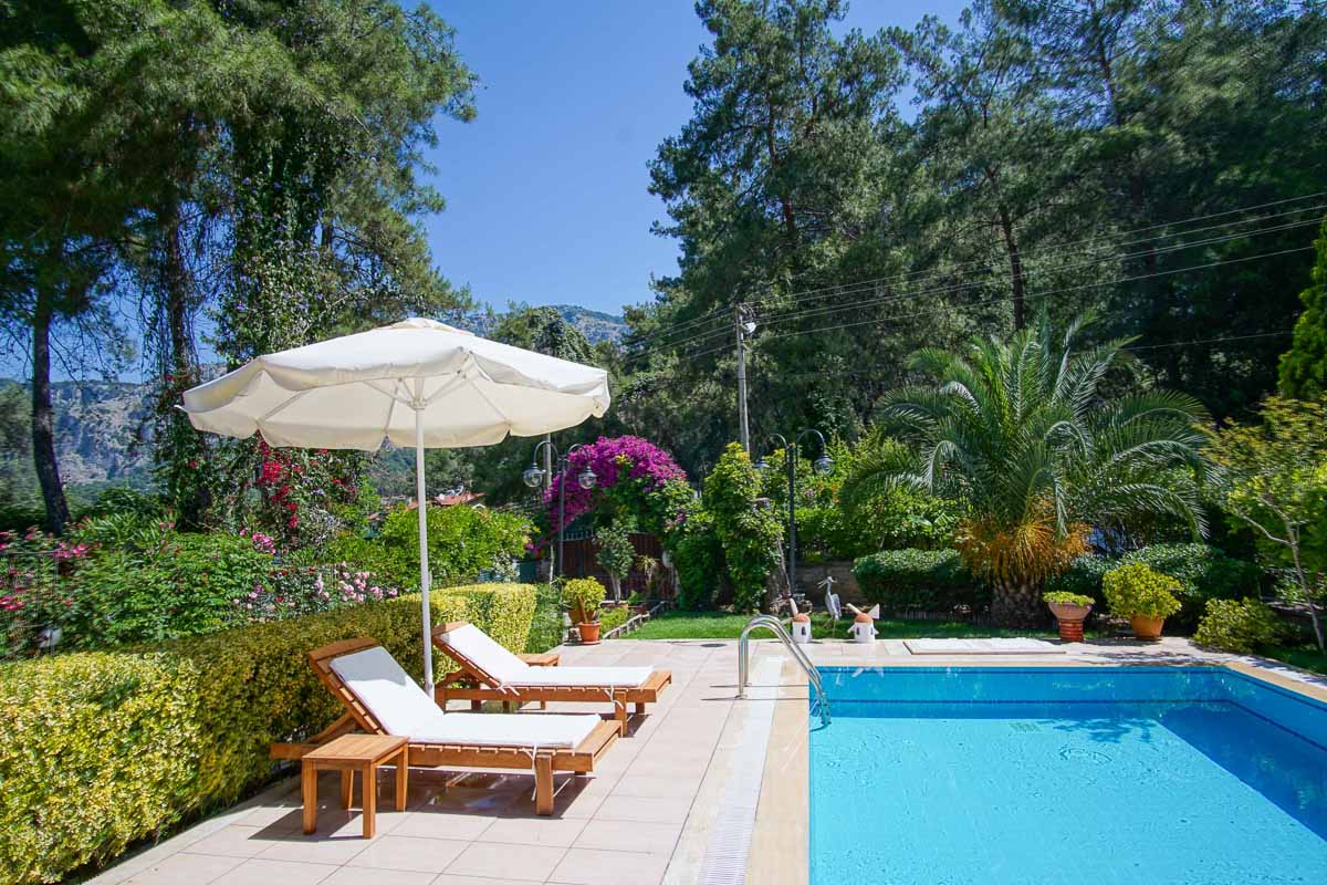 Çam Ormanları İçinde Satılık Villa