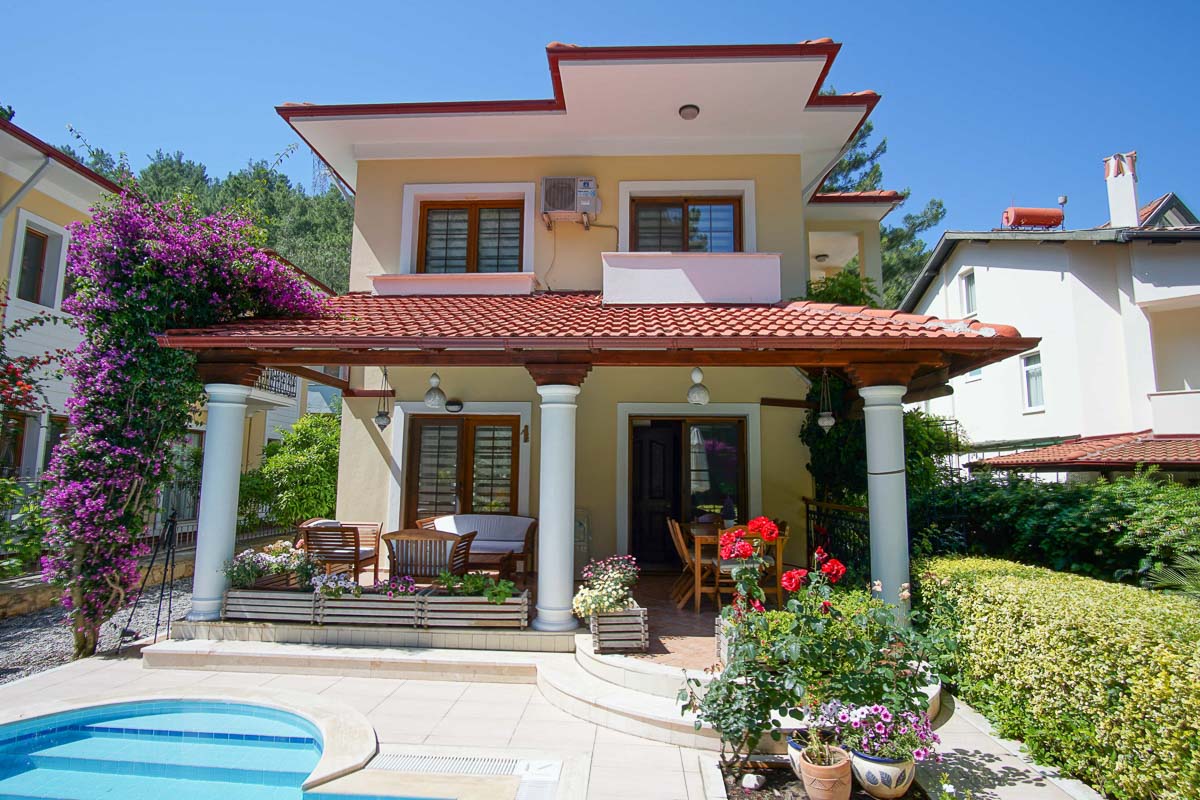 Çam Ormanları İçinde Satılık Villa