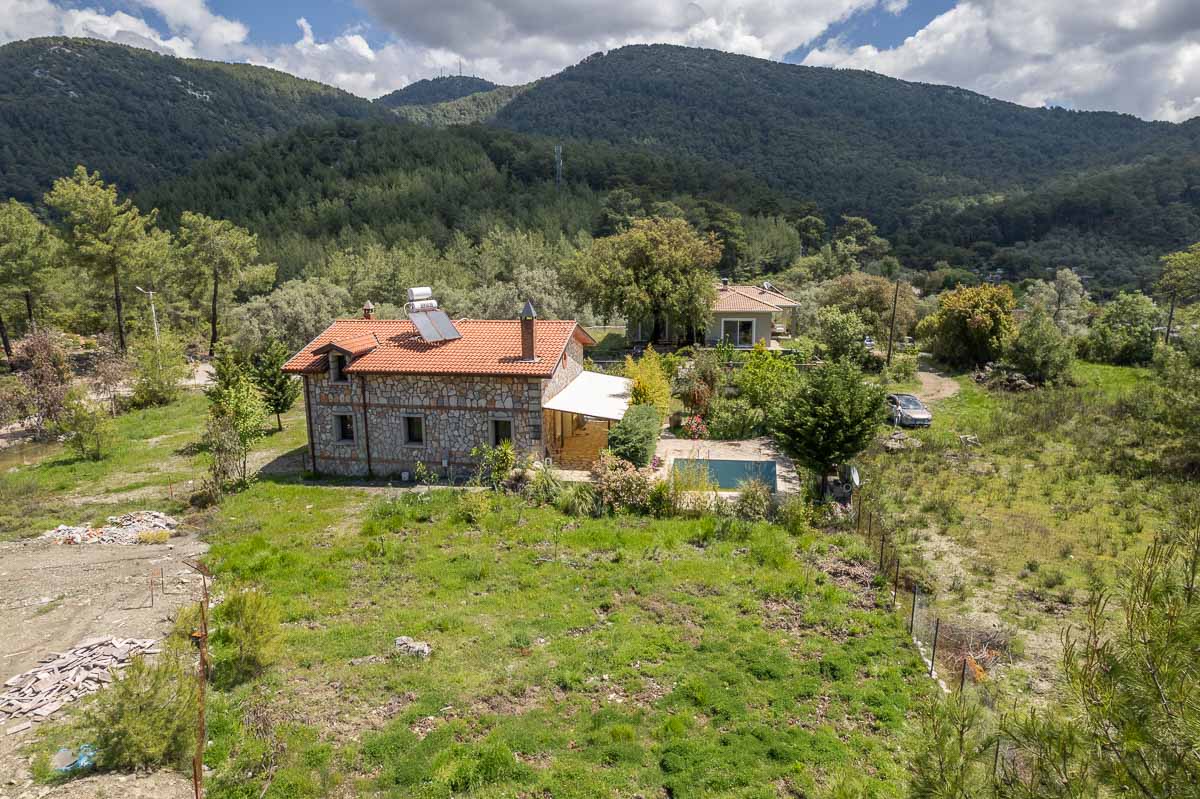 Taş Mimariye Sahip Kır Evi