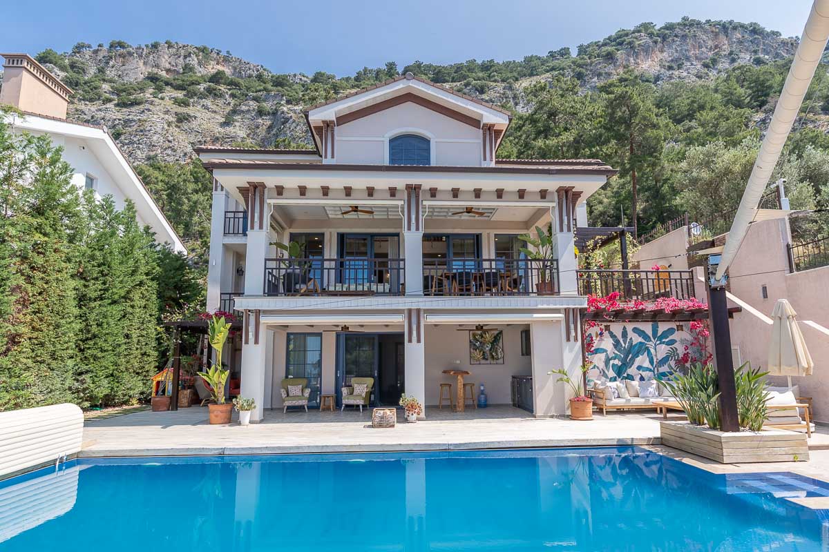 Göcek’te Deniz Manzaralı Malikâne