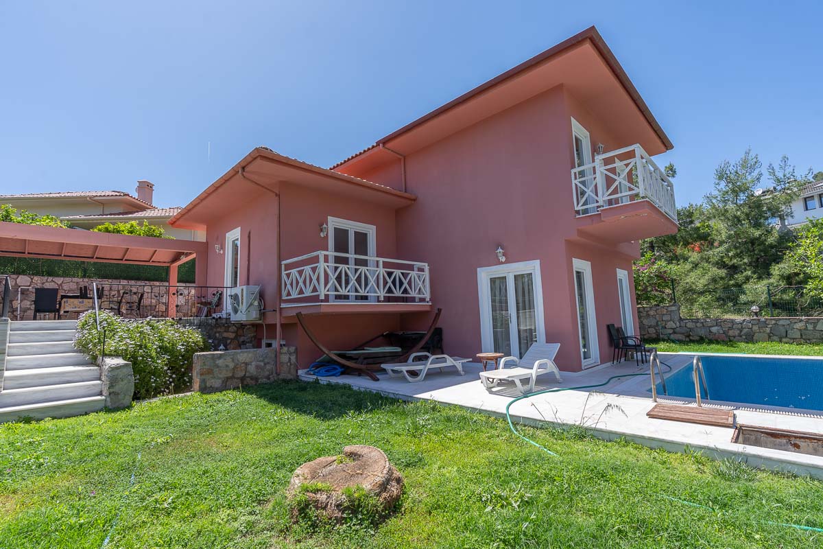 Orman Manzaralı Havuzlu Müstakil Villa