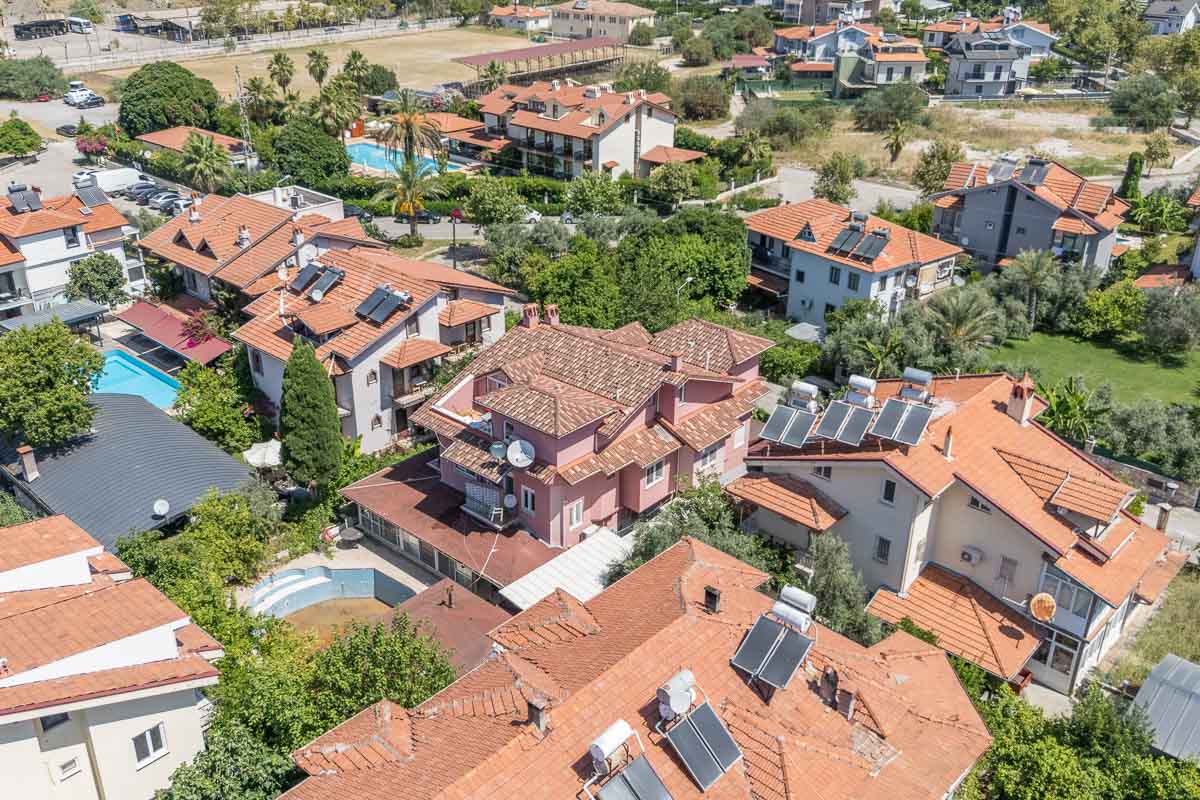 İkiz Villa ve Geniş Arsa