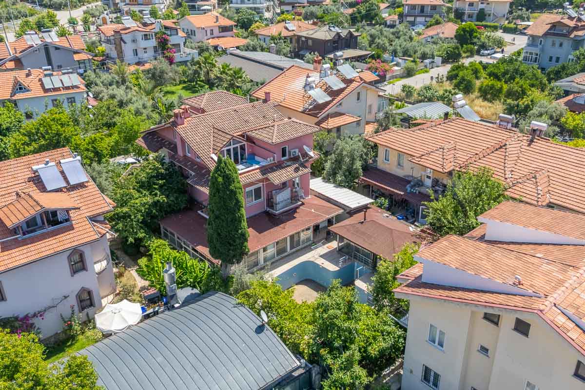 İkiz Villa ve Geniş Arsa
