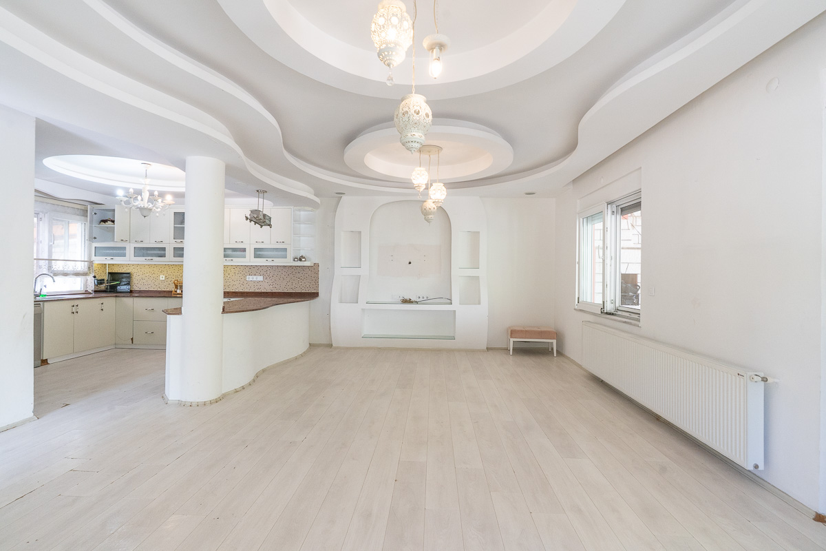 İkiz Villa ve Geniş Arsa