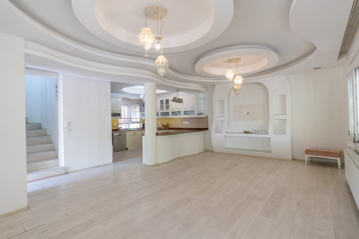 İkiz Villa ve Geniş Arsa