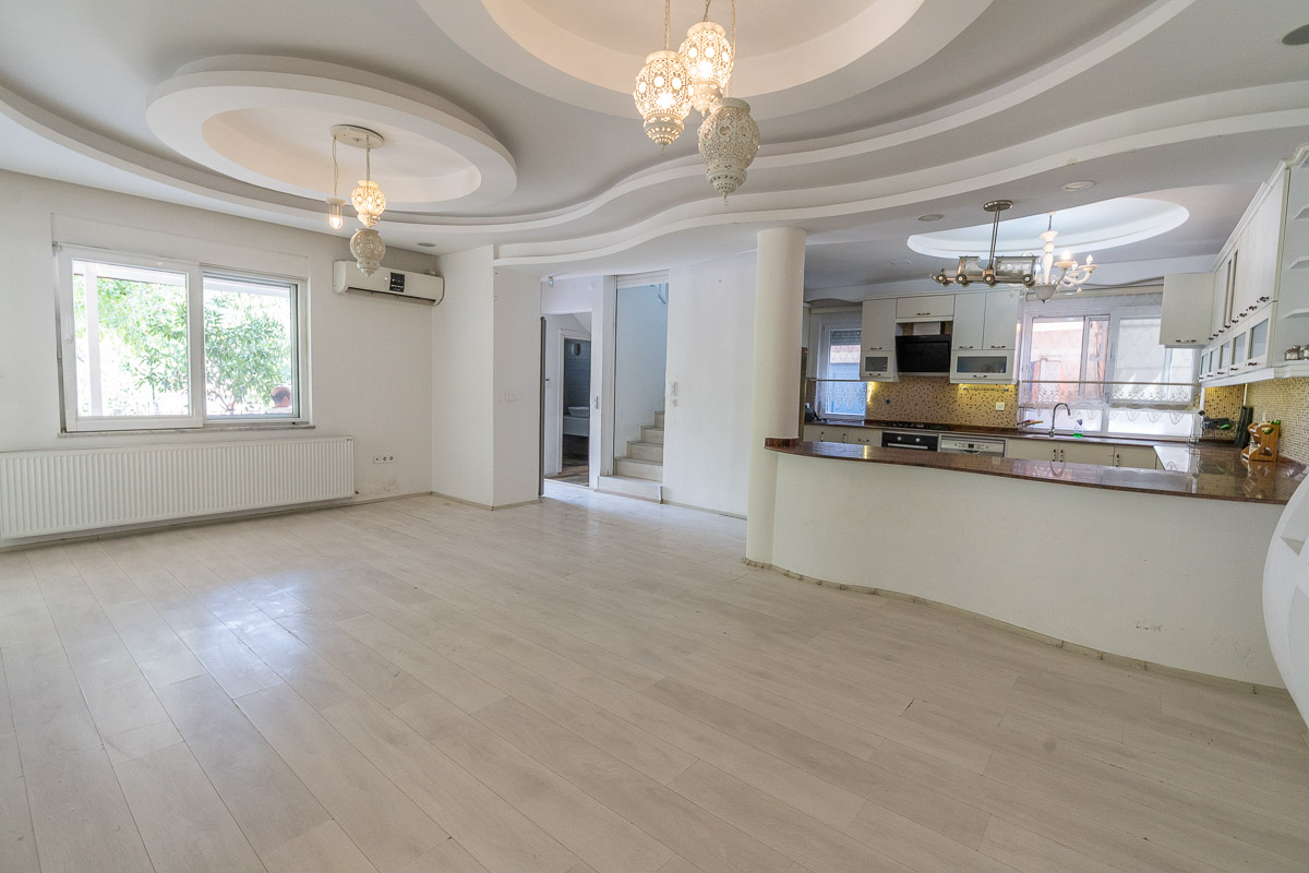 İkiz Villa ve Geniş Arsa