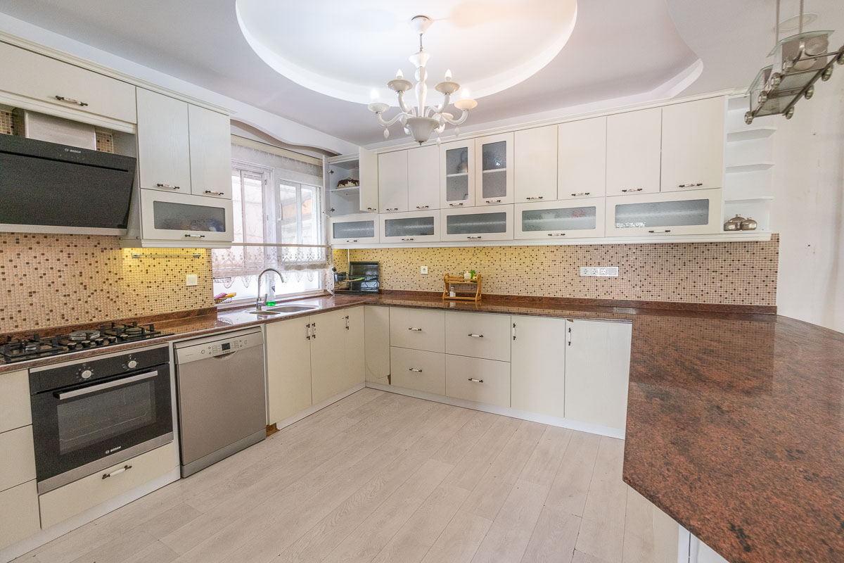 İkiz Villa ve Geniş Arsa