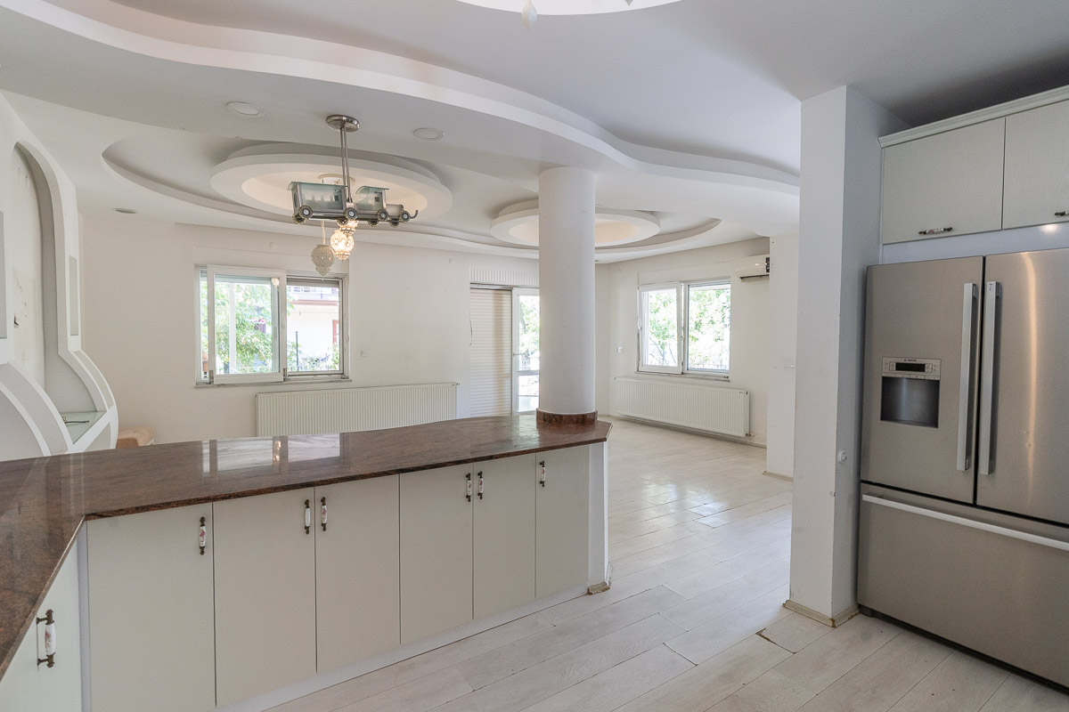 İkiz Villa ve Geniş Arsa