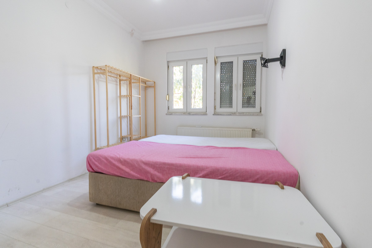 İkiz Villa ve Geniş Arsa