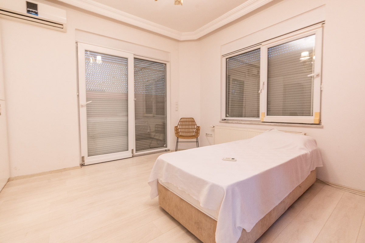 İkiz Villa ve Geniş Arsa