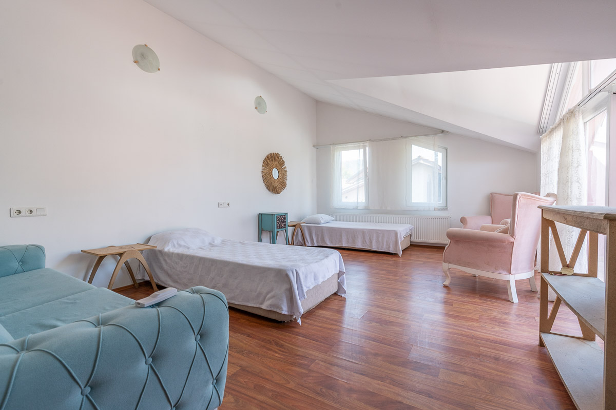 İkiz Villa ve Geniş Arsa