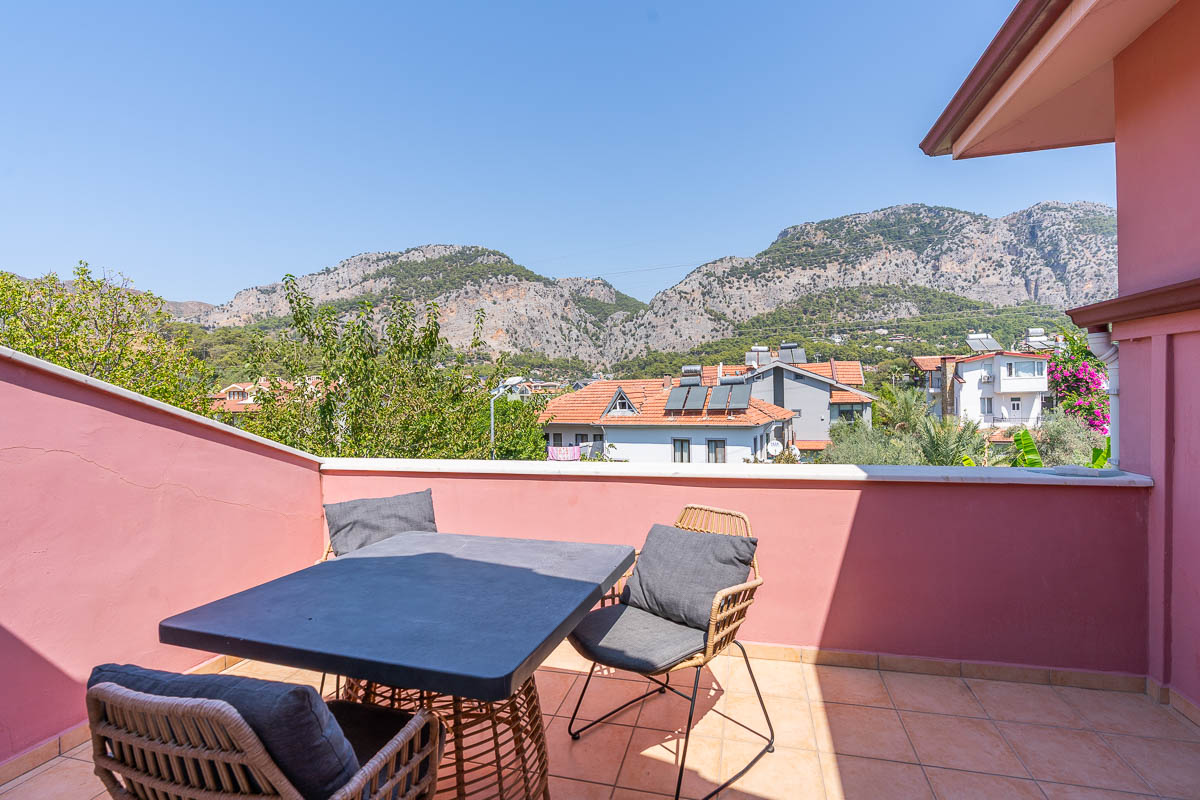 İkiz Villa ve Geniş Arsa