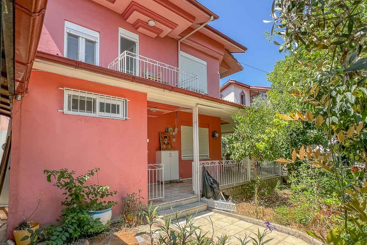 İkiz Villa ve Geniş Arsa