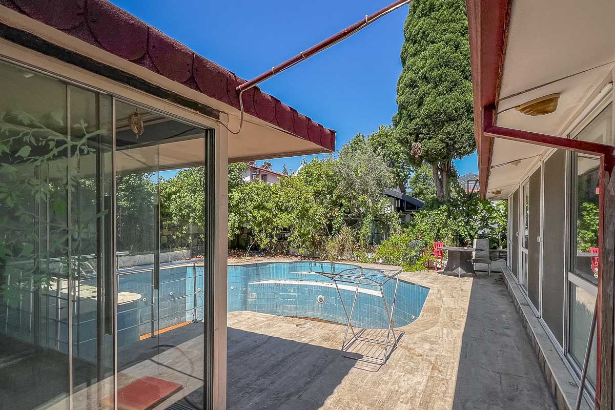 İkiz Villa ve Geniş Arsa