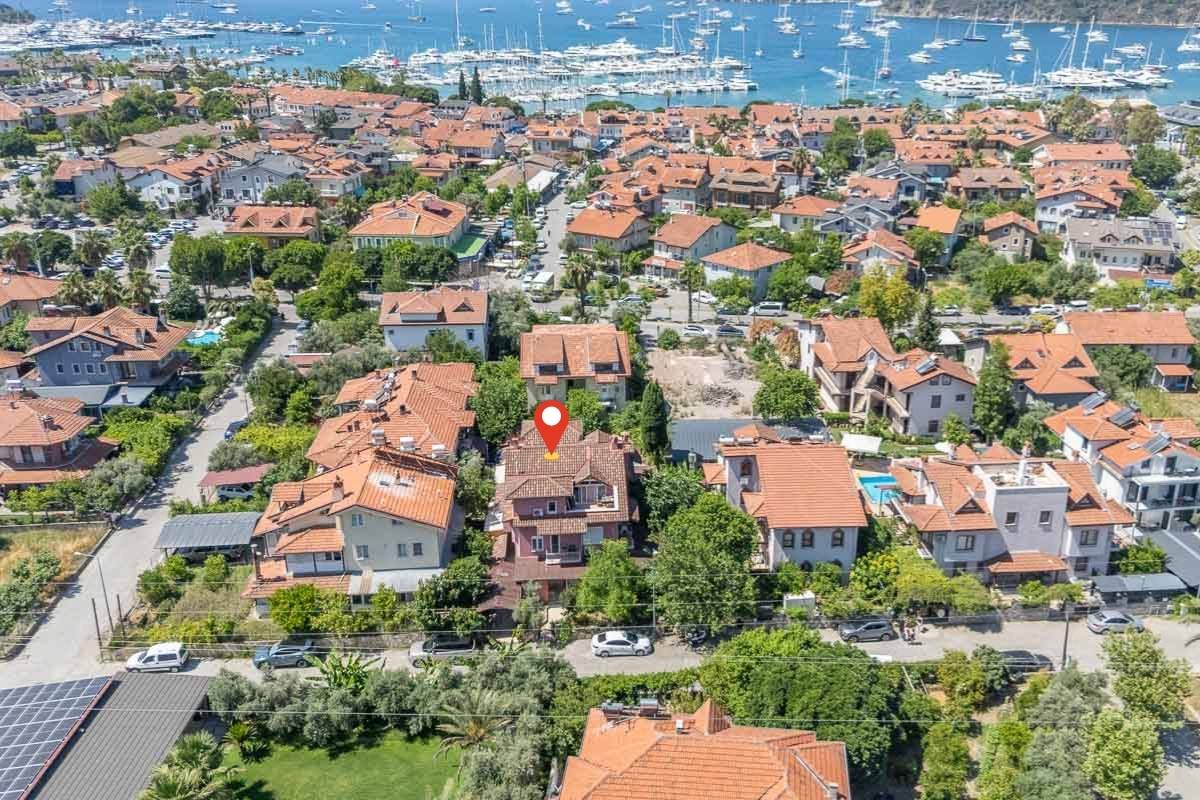 İkiz Villa ve Geniş Arsa