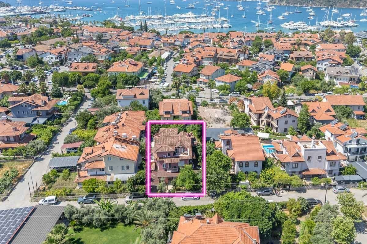 İkiz Villa ve Geniş Arsa