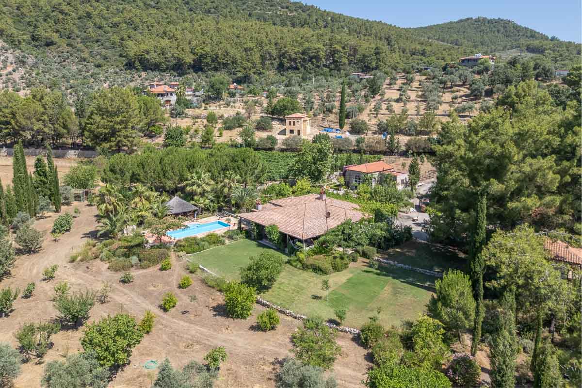 10.280 m2 Bahçe İçinde Çiftlik Evi