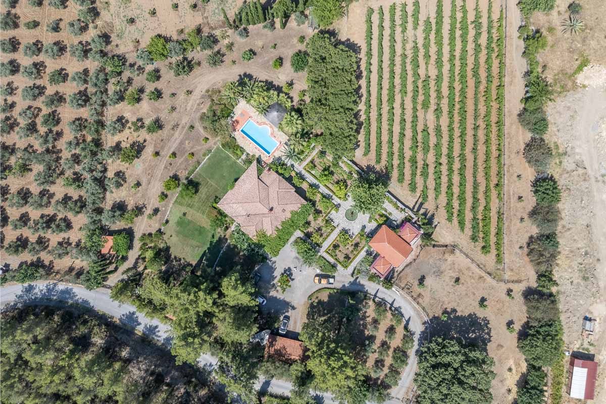 10.280 m2 Bahçe İçinde Çiftlik Evi