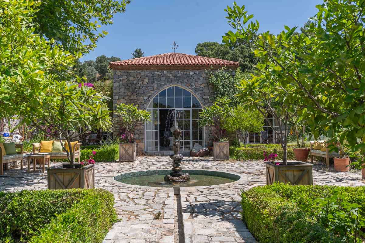 10.280 m2 Bahçe İçinde Çiftlik Evi