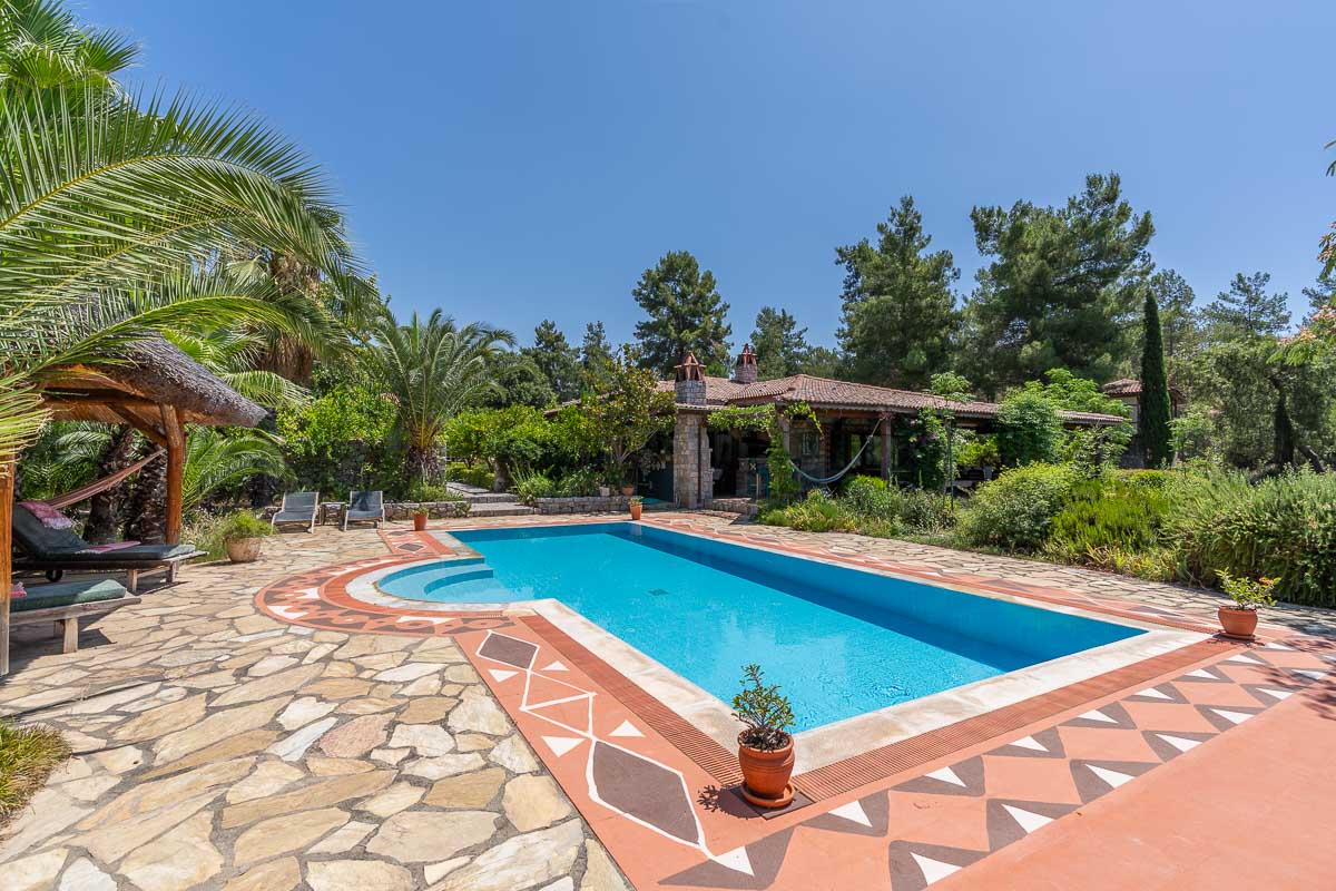 10.280 m2 Bahçe İçinde Çiftlik Evi