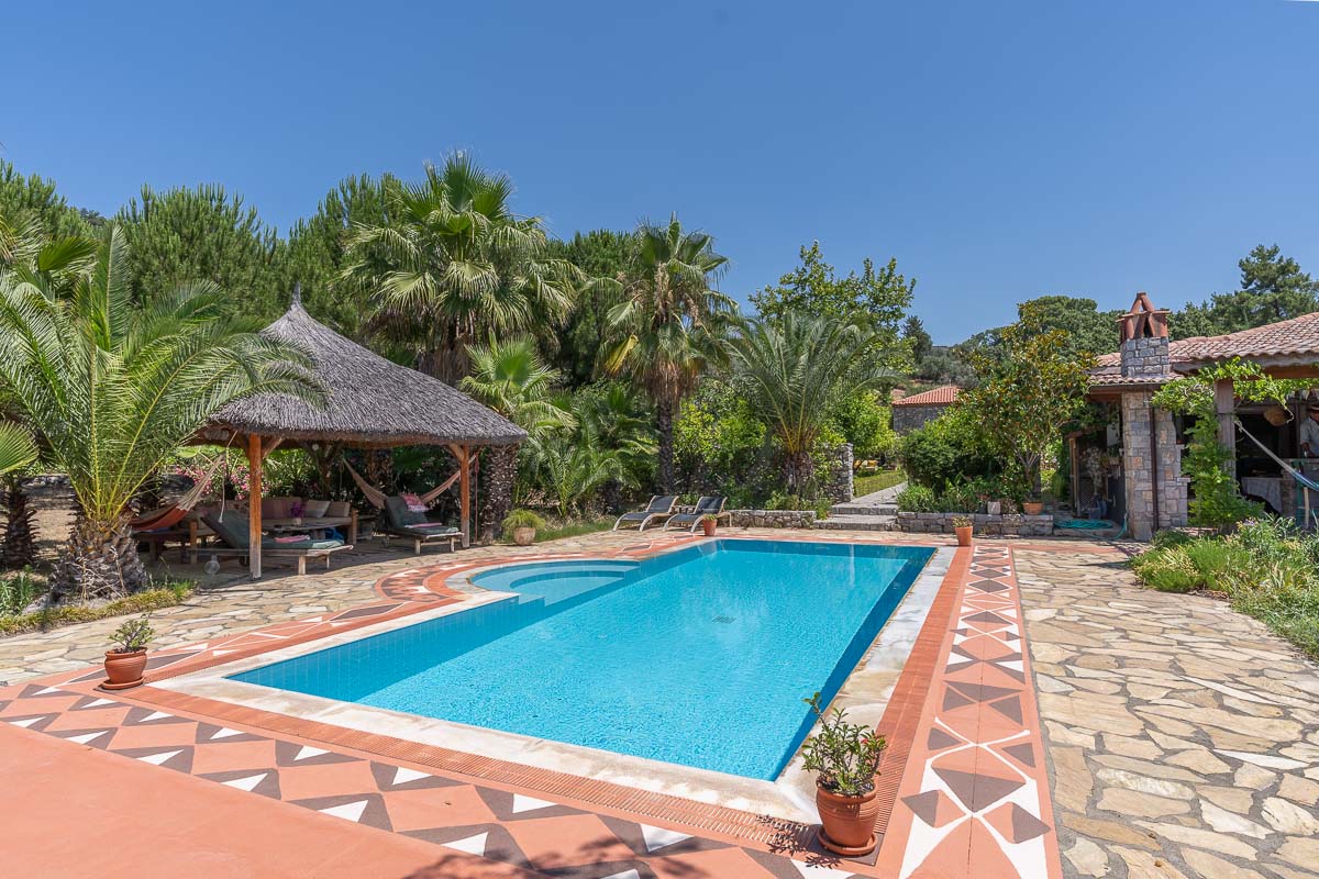 10.280 m2 Bahçe İçinde Çiftlik Evi