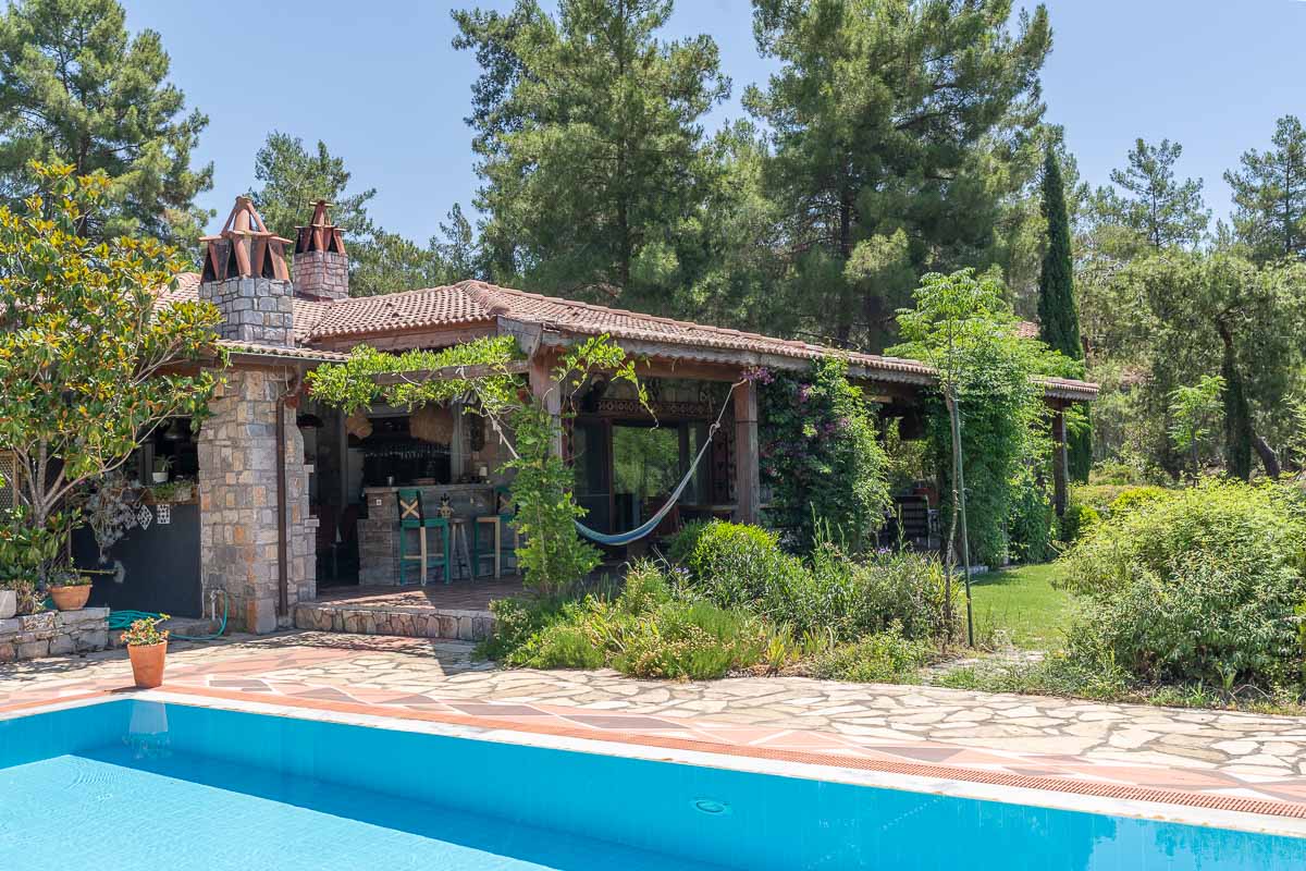 10.280 m2 Bahçe İçinde Çiftlik Evi