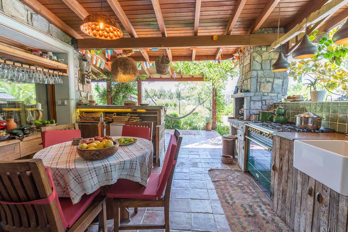 10.280 m2 Bahçe İçinde Çiftlik Evi